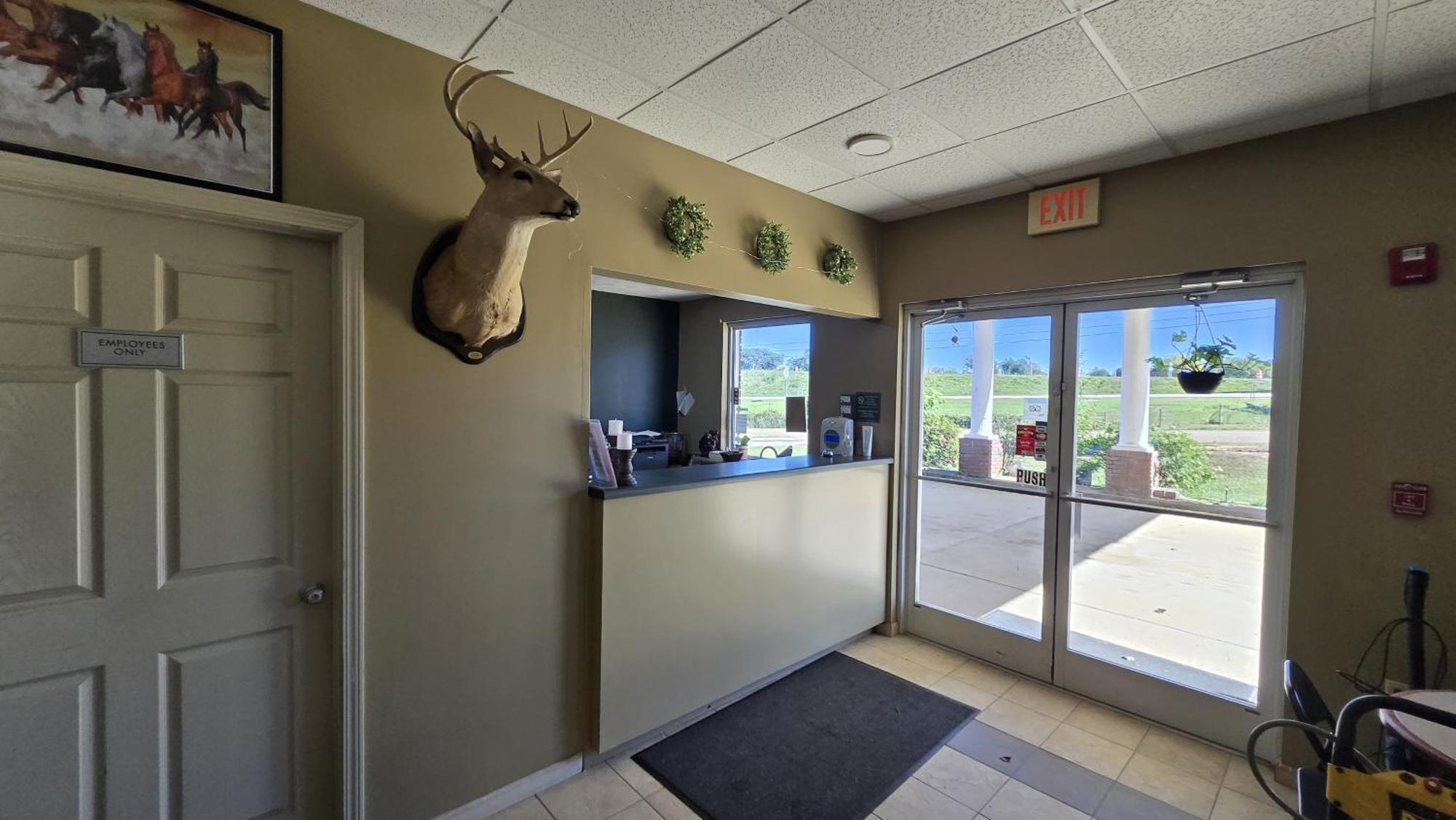 Deerfield Inn Parsons エクステリア 写真