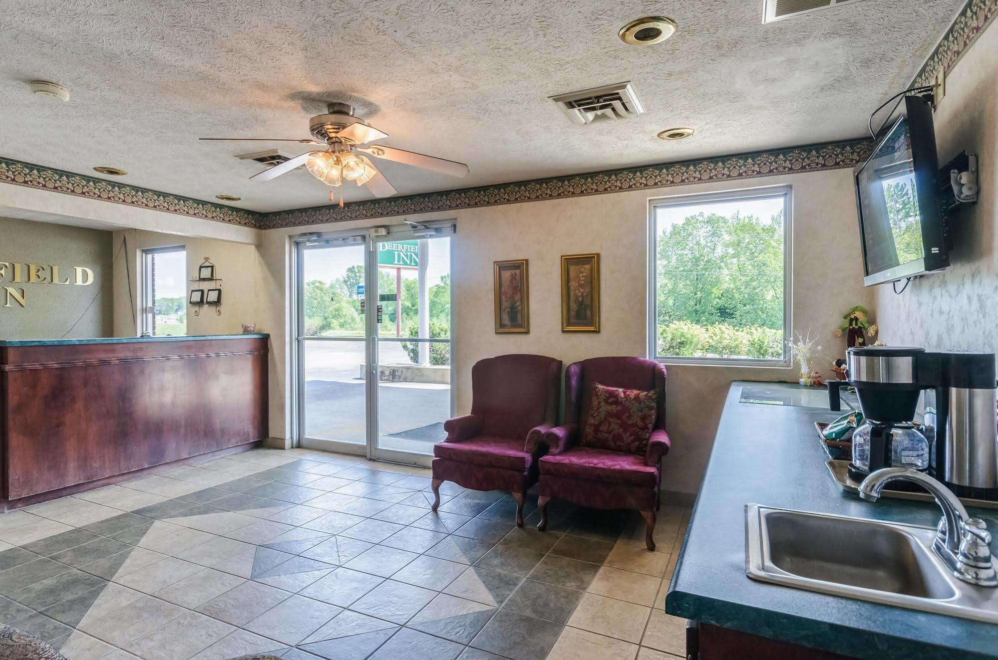 Deerfield Inn Parsons エクステリア 写真