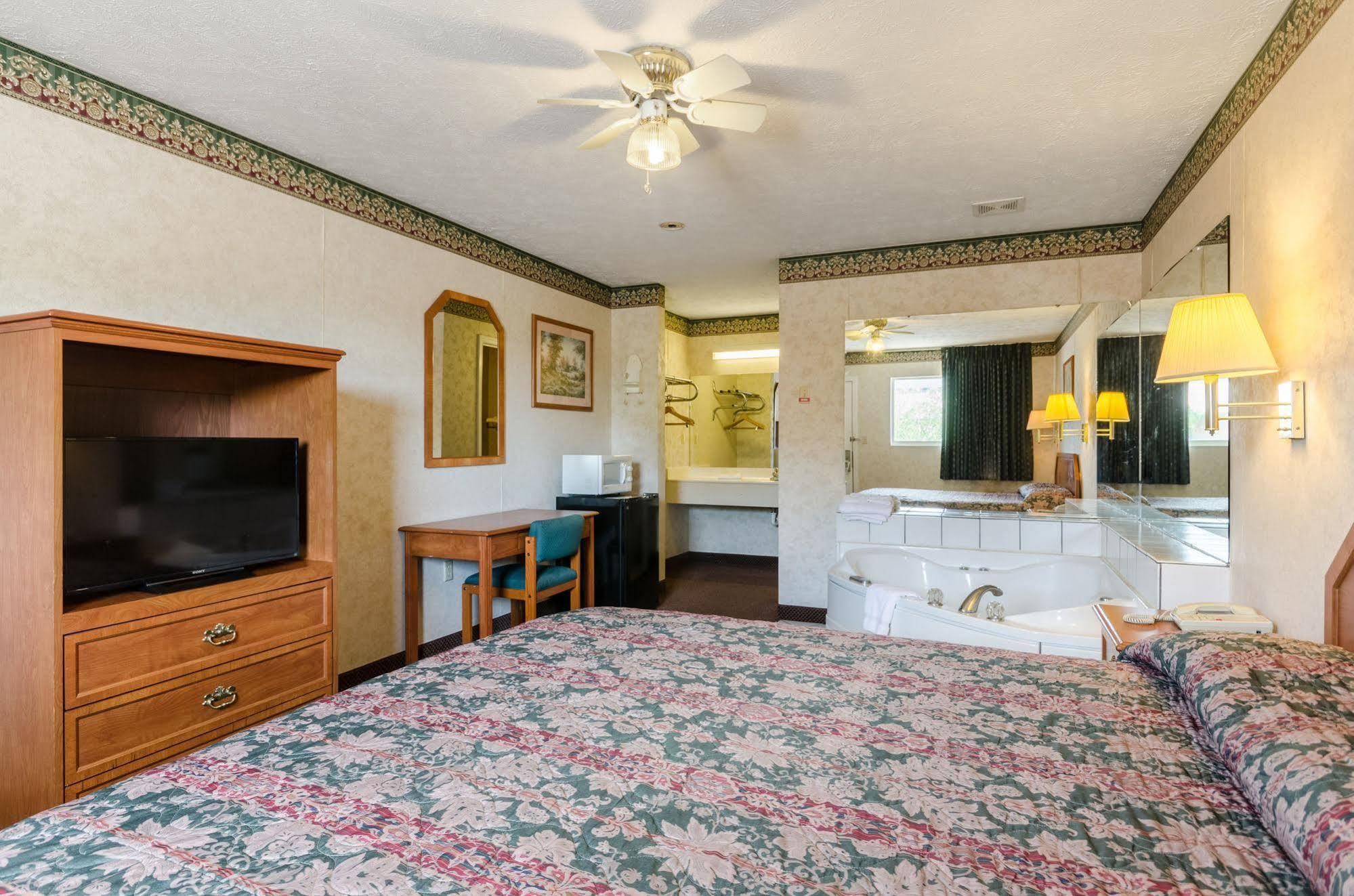 Deerfield Inn Parsons エクステリア 写真