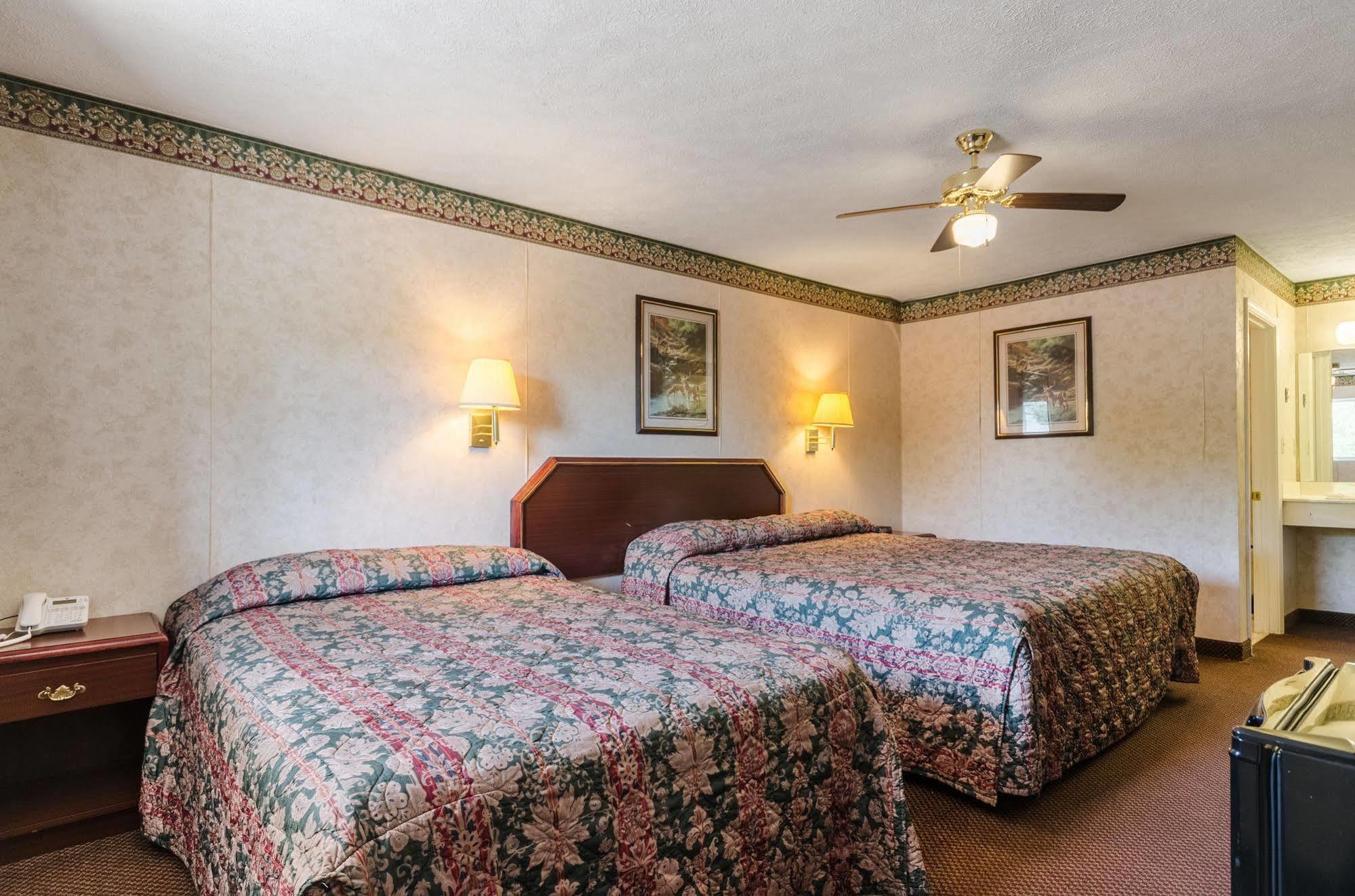 Deerfield Inn Parsons エクステリア 写真