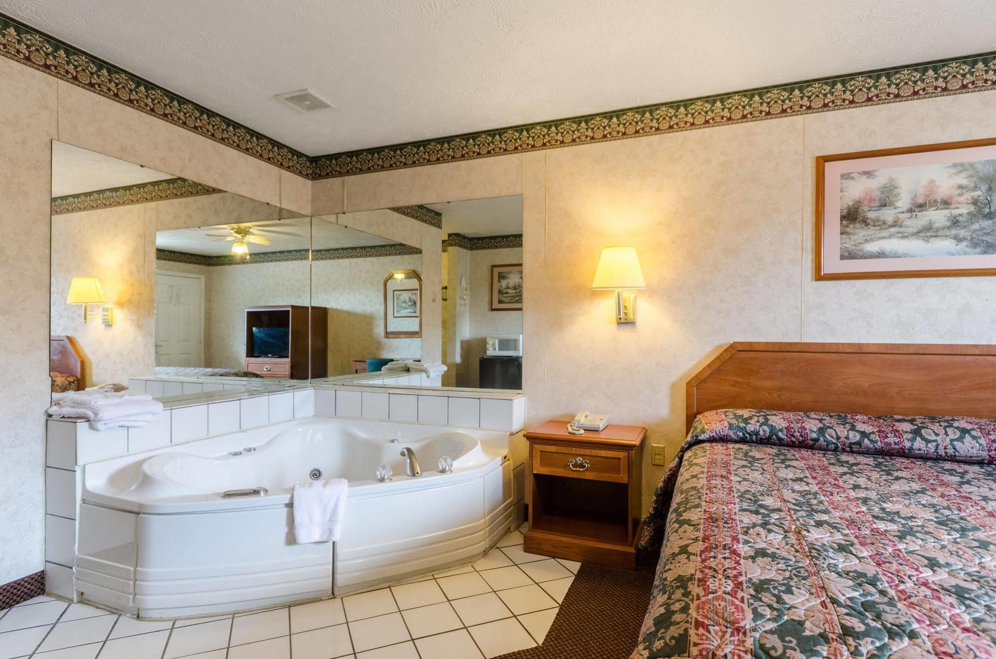 Deerfield Inn Parsons エクステリア 写真