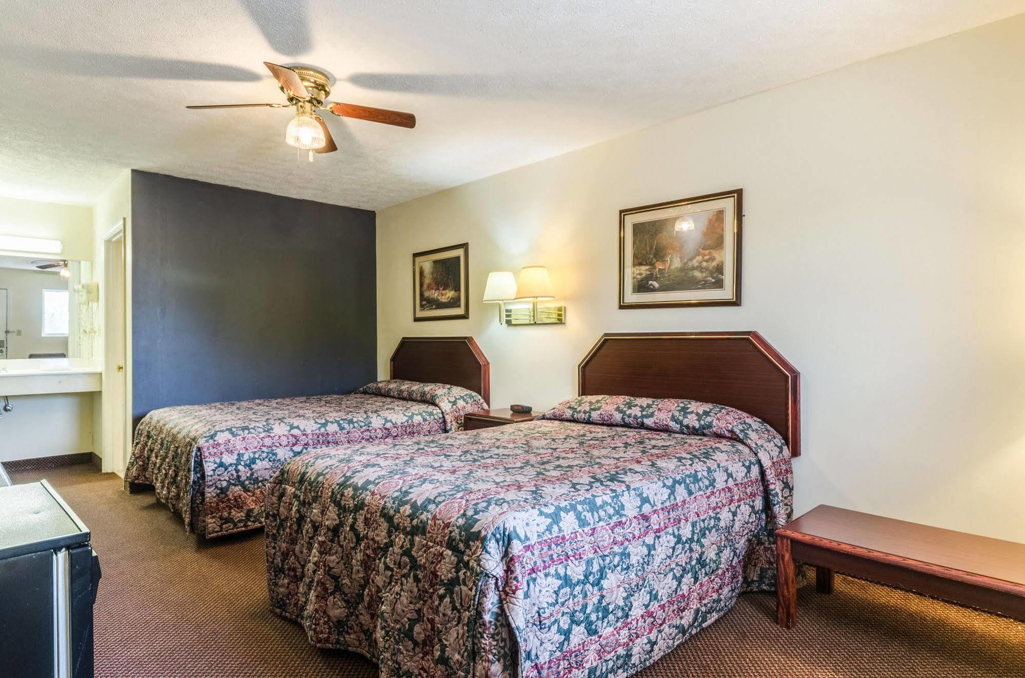 Deerfield Inn Parsons エクステリア 写真